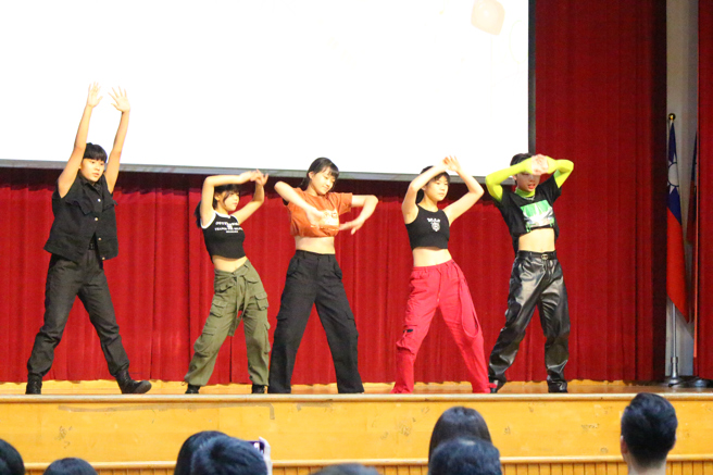 各校节目包括管弦乐、扇舞、热舞、古筝、曲棍球表演赛、跆拳道武术等，展现年轻学子无限青春活力。(戴志扬翻摄)