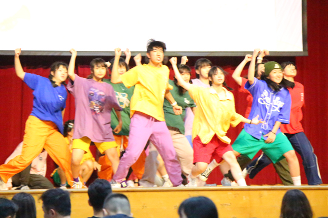 各校节目包括管弦乐、扇舞、热舞、古筝、曲棍球表演赛、跆拳道武术等，展现年轻学子无限青春活力。(戴志扬翻摄)