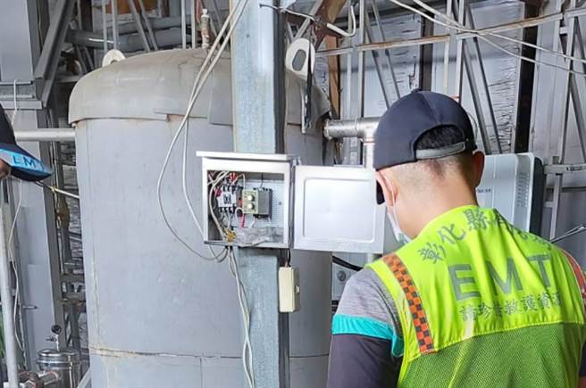 据现场来看，热水炉的电压为220Ｖ，通常被电到非死即伤。（民眾提供／吴建辉彰化传真）