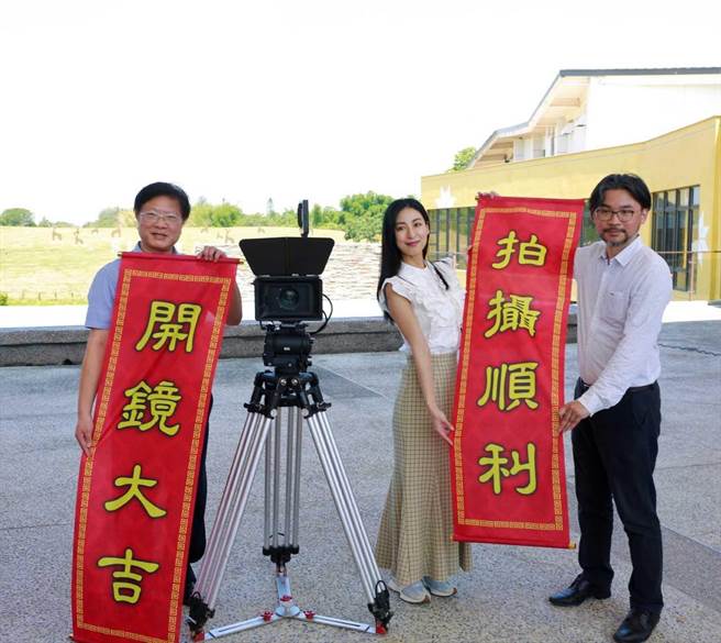 影片主角日籍台湾媳妇大久保麻梨子（中）参加开镜仪式。（西拉雅风管处提供／张毓翎台南传真）