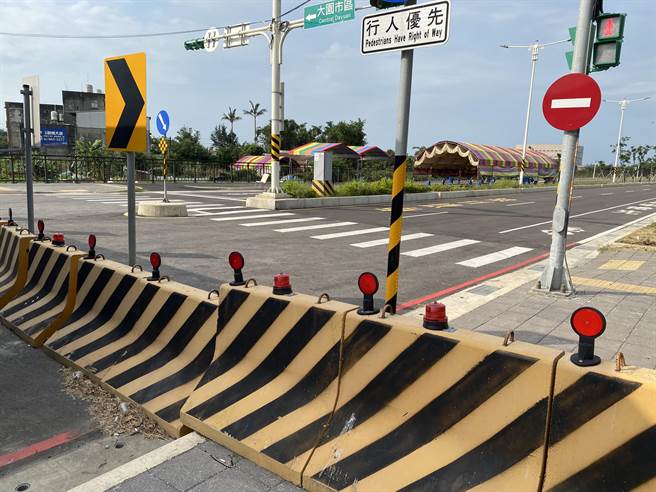 桃园市养护工程处表示，航城路二段2期路段通车前会测试路灯，且考量民眾散步与运动需求，关灯恐有安全疑虑。（蔡明亘摄）