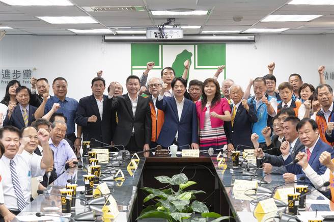 嘉义人侯友宜徵召日 全国嘉义旅外同乡会挺赖清德「冻蒜」。民进党提供