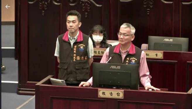 县府地政处长吴泰焜说明，国土重划资讯公开透明，正汇纳民意综整答覆，7月开县国土计画审议会讨论。（翻摄画面）