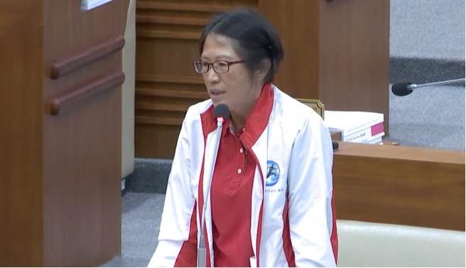 ▲基隆市议员吕美玲批，警政署为了配合中央强化民防，架空国军职责，还可能导致已经员额不足的警力更加吃紧。（徐佑升摄）