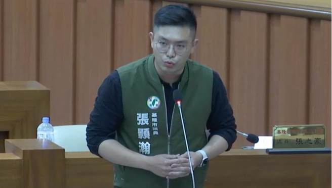 ▲民进党团副总召张颢瀚表示，希望市警局可以向中央争取预算补助基层员警加给，不要让警察局变成「新手村」，有机会就调到其他县市。（徐佑升摄）