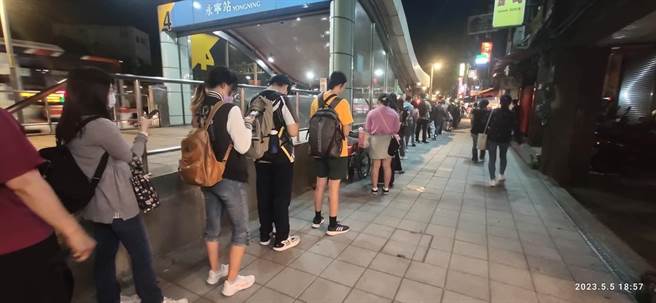 [新聞] 火車捷運高鐵都沒有！ 龍潭鄉親下班返家