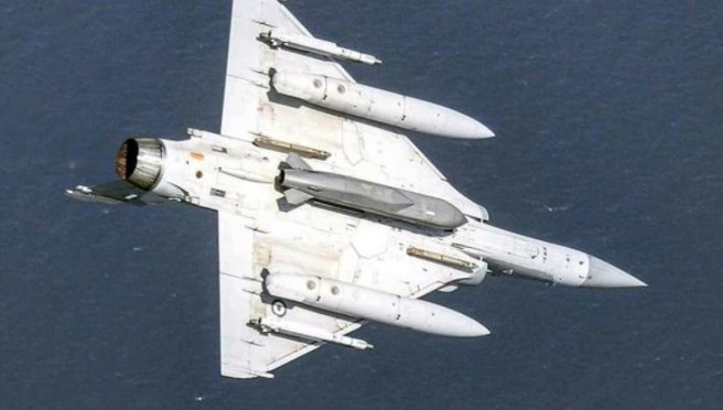 装在幻象2000中线的SCALP-EG，就是法版「风暴影」巡弋飞弹。(图/MBDA)