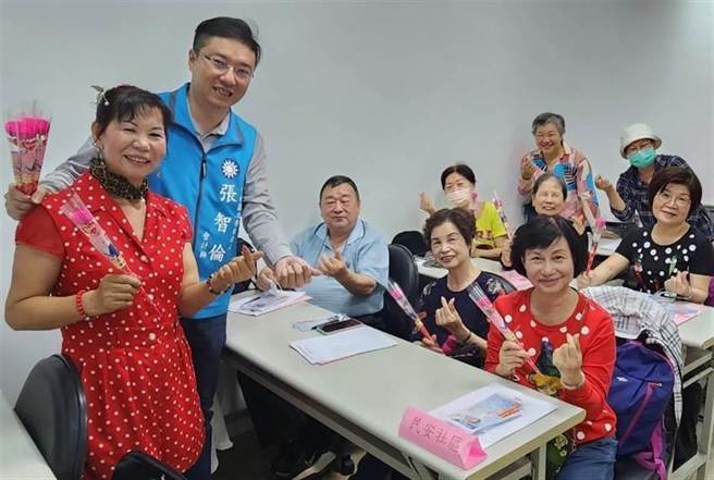 国民党新北市中和区党部主委张智伦今（17日）表示，恭喜侯市长代表国民党挑战2024，国民党没有分裂的本钱。（摘自脸书）