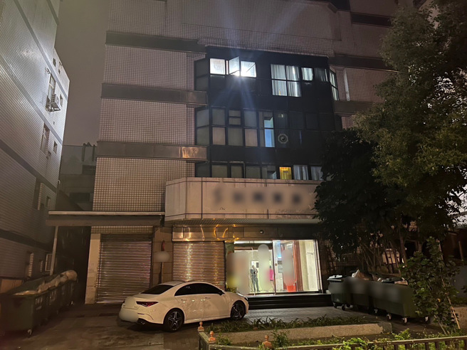 实习女学生被紧急送往台北医院抢救，但最后仍伤重不治。图为麵包工厂外观。（警方提供）
