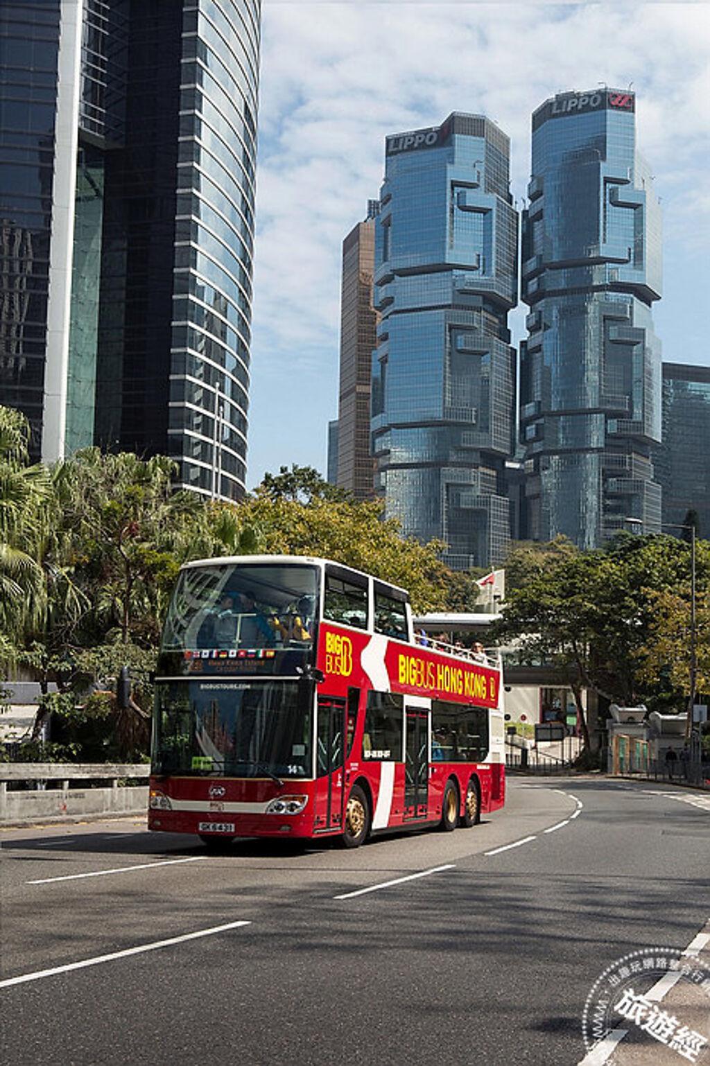 Big Bus Tours 敞篷雙層巴士遊，讓探索城市更方便。