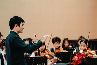 指揮家吳曜宇到台南 帶學子聆聽古典樂