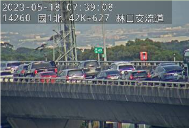 上班族注意！国1林口交流道「2车追撞」，车流回堵中。(翻摄高速公路1968)
