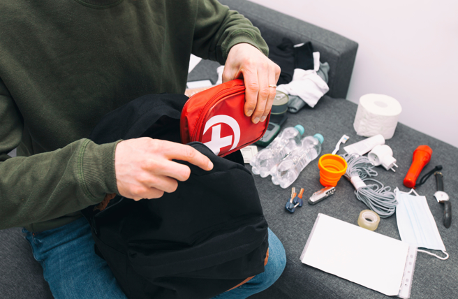 消防署表示，每个人都该准备一个地震包，内容物可根据个人需求不同进行准备。（示意图：shutterstock／达志）