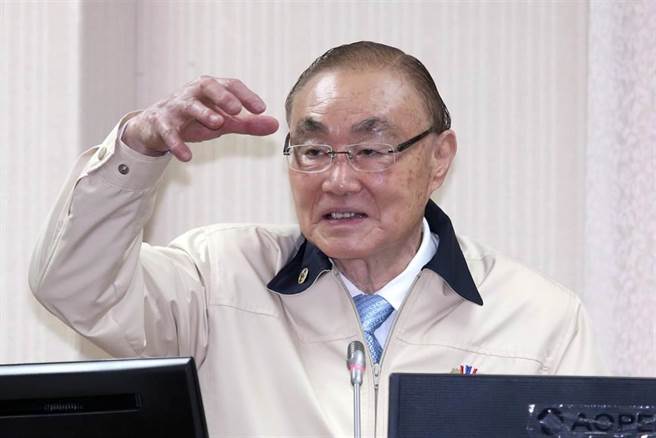 冯世宽表示，突然接到无偿援助一定会付出不可预期的代价，这代价是什么没办法回答。（本报资料照片）