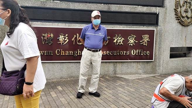 李玄在說，他今天要「含冤入監」，強調自己是清白的，司法沒有還他公道，但勇於面對，感謝鄉親支持。（民眾提供／吳建輝彰化傳真）