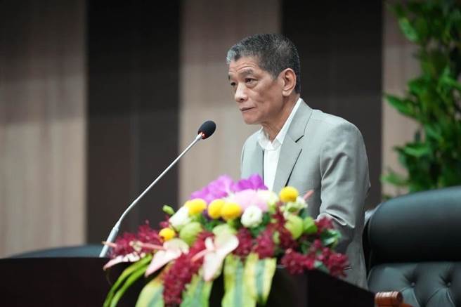 南投县议长何胜丰17日发声明退出国民党，18日如常主持县政总质询。（民眾提供／杨静茹南投传真）