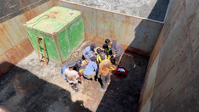 台东富冈渔港今天发生一起外籍渔工坠落意外。（读者提供／蔡旻妤台东传真）