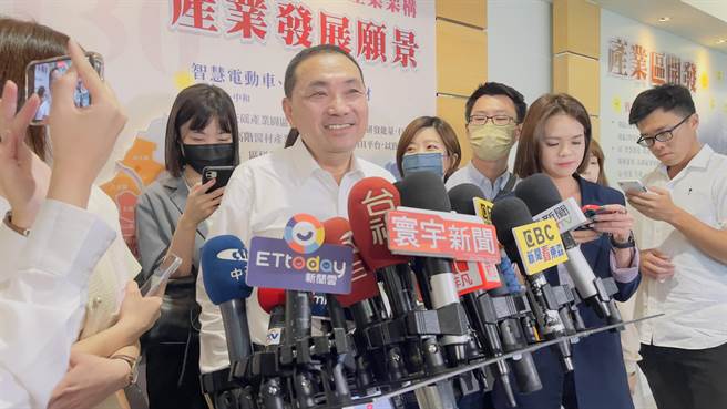 新北市長侯友宜獲得國民黨徵召，因起綠營議員砲火猛攻，但他仍堅定表示，對國家社會有責任，一定要挺身而出。（呂健豪攝）