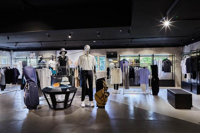 DESCENTE天母旗艦店為全台灣商品類型最齊全的專門店，打造兩層樓的百坪店舖空間， 一站即可滿足各種運動需求。（DESCENTE提供）