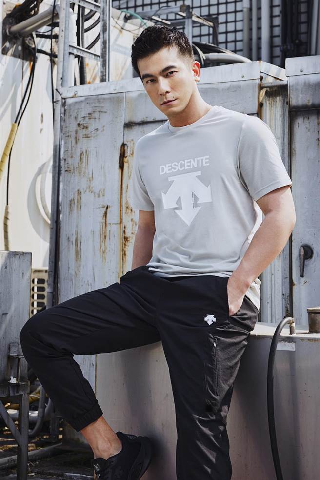 「DESCENTE TOUGH系列」以創新的奈米科技結合工藝匠人的技術，成就舒適與耐久性兼顧的訓練上衣，推薦做為日常訓練的入門款。（DESCENTE提供）
