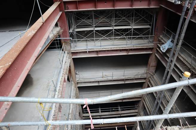 丰采520建案已被新竹县府勒令停工，但传出建商偷偷復工，丰邑18日发声明澄清是为了安全做结构补强。（邱立雅摄）