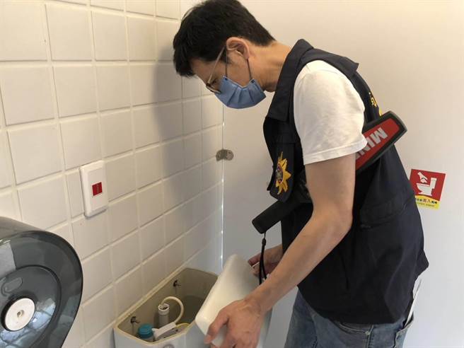 高雄寿山动物园在今（18）日上午也收到不明的恐吓信，园方紧急报警外也启动紧急应变。（柯宗纬翻摄）