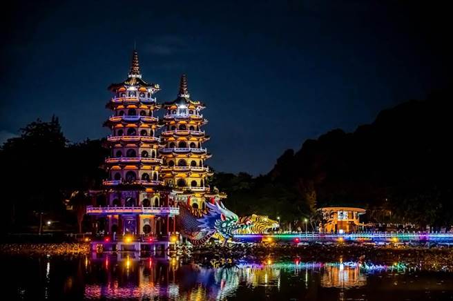 左营莲池潭地标「龙虎塔」也被扬言放置5颗炸弹。（柯宗纬翻摄）