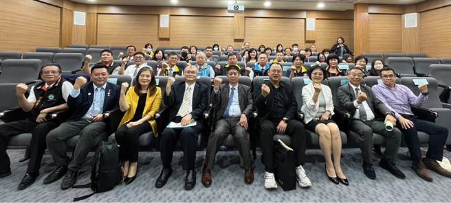 中华民国不动产经纪人联合总会分别在北、中、南举办「不动产经纪人权利义务与责任研讨会」，盼争取公会法制化。(主办单位提供)