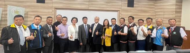 中华民国不动产经纪人联合总会分别在北、中、南举办「不动产经纪人权利义务与责任研讨会」，盼争取公会法制化。(主办单位提供)