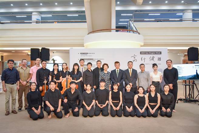 台湾师范大学今(18)日上午于图书馆一楼大厅举办「2023高行健周」开幕式，为即将开始的「高行健周」暖场。（台师大提供）