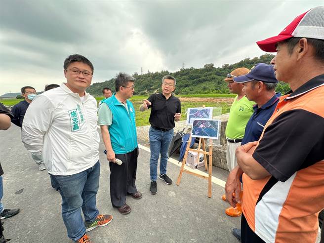 立法院副院长蔡其昌18日邀集相关单位会勘后里、外埔农路，成功争取700万元工程经费。（蔡其昌提供）