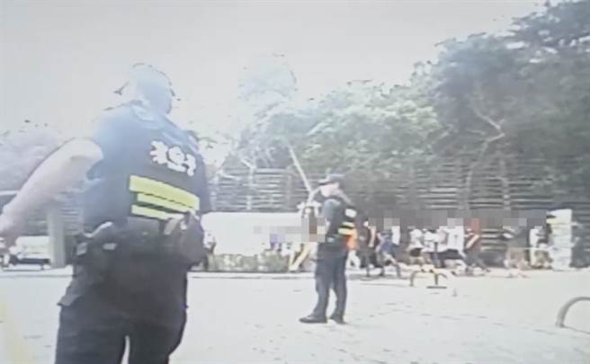 寿山动物园今撤离大批游客。（翻摄照片／高雄洪靖宜传真）