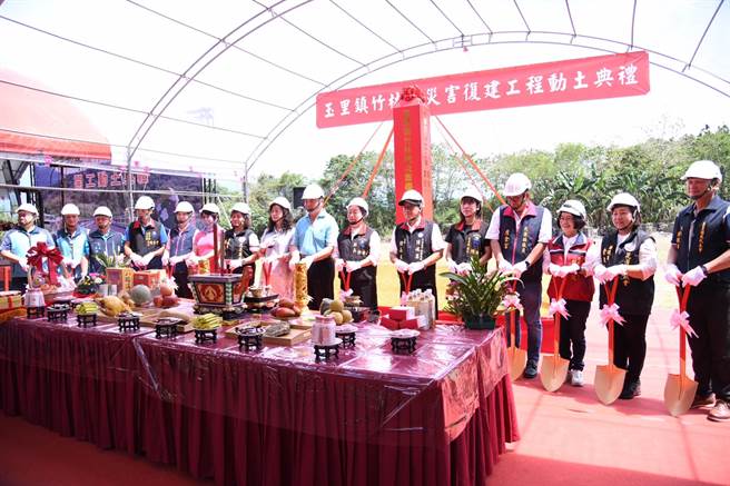 花莲玉里镇竹林桥前年遭大雨冲刷、桥墩下陷断裂。县府争取经费，新桥工程今天动土典礼。（花莲县府提供／王志伟花莲传真）