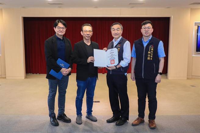 台中市副市长黄国荣表示，人工智慧运用不仅是产业数位转型需要AI的帮助，就连公务体系也应与时俱进，在合乎法令规范下利用各种AI工具提升行政效率。（台中市政府提供／张亦惠台中传真）