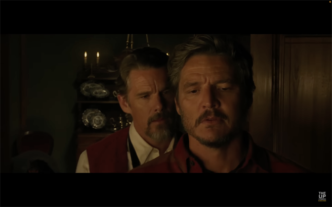 伊森霍克（左起）、佩卓帕斯卡，于西班牙名导阿莫多瓦的新片《Strange Way Of Life》演出一段爱侣。（截自YouTube官方预告）