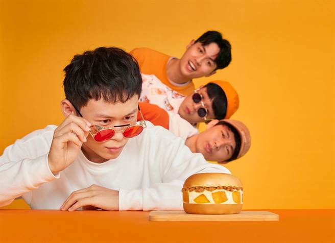 好丘与芒果酱Mango Jump携手，使用大量新鲜芒果创作全新口味「芒果太郎厚酱贝果」。（好丘提供）