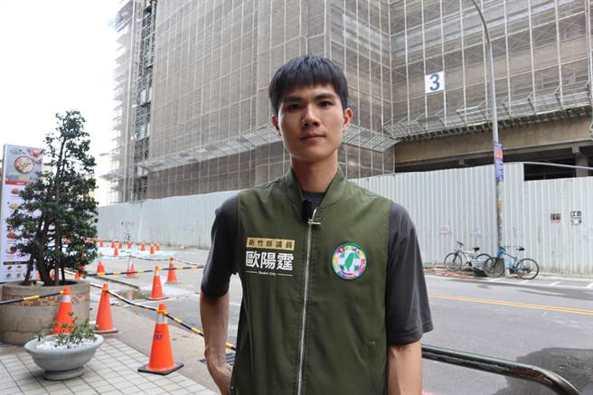 新竹县议员欧阳霆举监察院公布数据，表示杨文科收受丰邑建设数十万政治献金。（邱立雅摄）