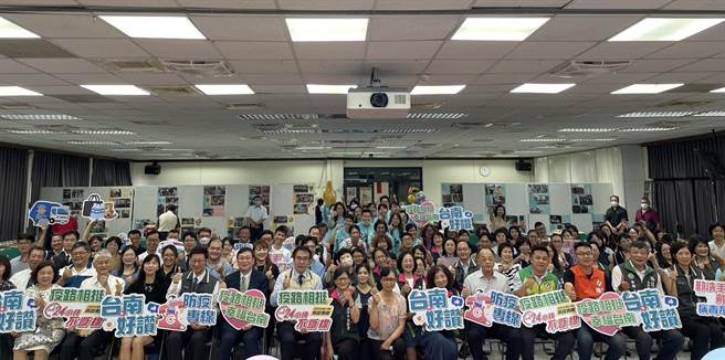 台南防疫专线启用1193天接听服务超过42万通电话，今天举办感恩茶会感谢相关人员。（曹婷婷摄）