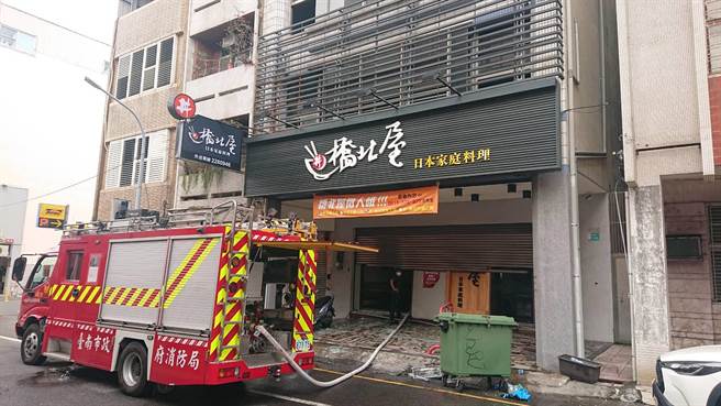 中西区一家日式盖饭店传出气爆火警，2名员工从2楼跳下受伤。（程炳璋摄）