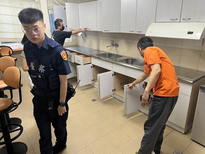 中央大学收到炸弹恐吓信，警方前往校园搜索未发现炸弹及其他危险物品。(警方提供／吕筱蝉桃园传真)