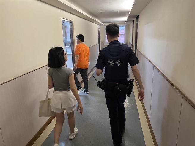 中央大学收到炸弹恐吓信，警方前往校园搜索未发现炸弹及其他危险物品。(警方提供／吕筱蝉桃园传真)