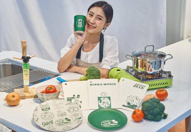 家乐福会员红利换购推出迪士尼100周年系列商品，即日起至5月21日止。（家乐福提供）