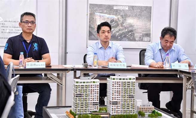 台北市长蒋万安18日前往北投士林科技园区视察开发进度，并听取当地议员及里长的相关建议与心声。（台北市政府提供／丁上程台北传真）