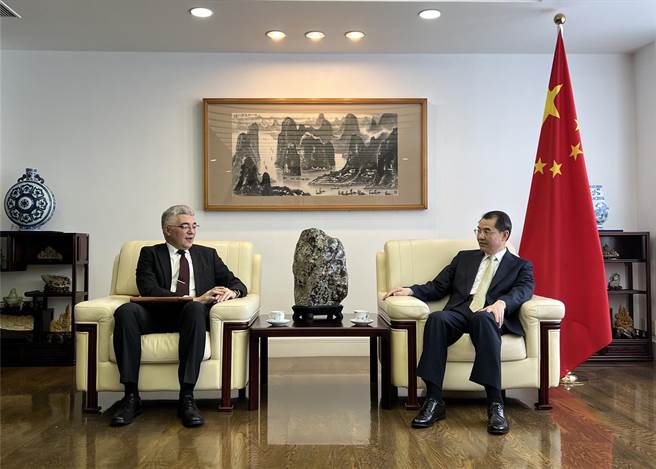 大陆驻日大使会见俄驻日使馆临时代办：就七国集团广岛峰会交换看法。（大陆驻日本大使馆）