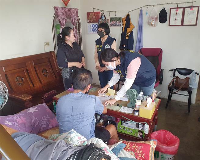 男酗酒肝硬化赶妻赶不走，新住民妻每天骑车2小时载看诊还扛家计，所幸最后在移民署屏东服务站的帮助下度过难关。（移民署屏东站提供／谢佳潾屏东传真）