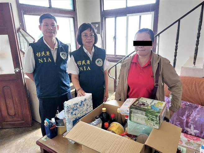男酗酒肝硬化赶妻赶不走，新住民妻每天骑车2小时载看诊还扛家计，所幸最后在移民署屏东服务站的帮助下度过难关。（移民署屏东站提供／谢佳潾屏东传真）