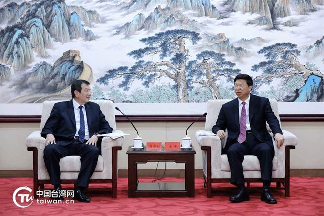 台湾旅行商业同业公会总会近日赴大陆参访，理事长萧博仁18日率团会面大陆国台办主任宋涛。（中国台湾网）