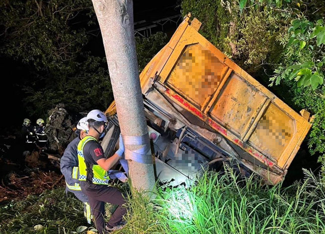 国3苗栗县大山交流道发生砂石车失控自撞身亡，（读者提供／谢明俊苗栗传真）