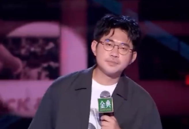 网民留言质疑脱口秀演员李昊石（图）受罚，自己反遭行政拘留。（图／每日经济新闻）