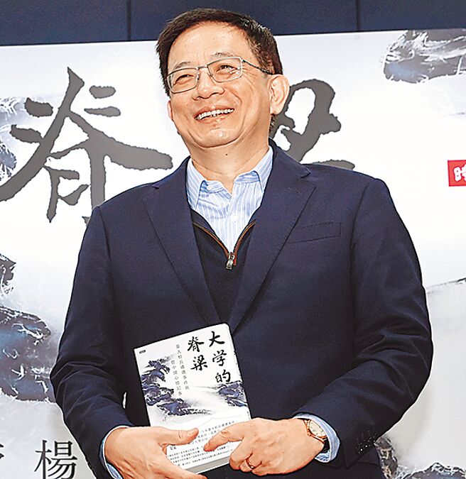 图为前台大校长管中闵出席新书发表会，感谢事件过程中帮助过他的人，他笑说，自己的记忆很好，「帮助过我的人，我永远都记得，同时搞我的人，我也不会忘记。」（本报资料照片）